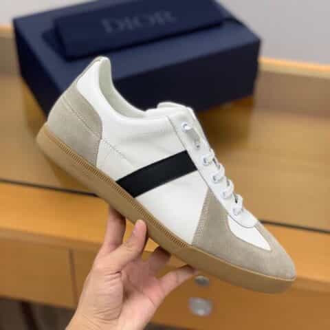 DIOR迪奥 以白色皮革和杏色绒面革D家经典款德训鞋