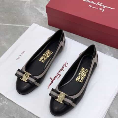 salvatore Ferraga*o 菲拉*慕VARA蝴蝶结圆头真皮拼接线条粗跟单鞋