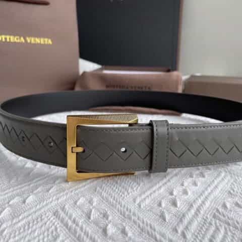 Bottega. Venetia 意大利雾面小牛皮采用编织工艺搭配针式扣头商务休闲腰带