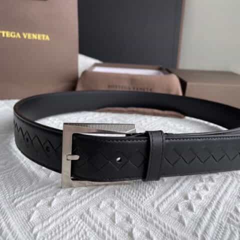 Bottega. Venetia 意大利雾面小牛皮采用编织工艺搭配针式扣头商务休闲腰带