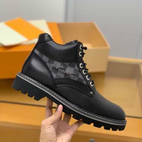 LV/路易威登 采用升级柔软的黄色磨砂皮/黑色小牛皮材质男士靴子