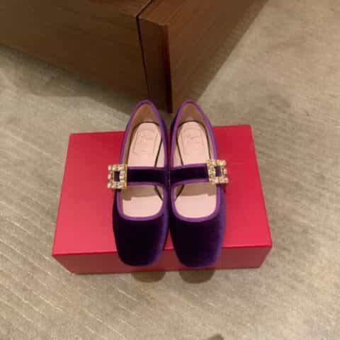 Roger Vivier 进口牛漆皮、韩国天鹅绒复古玛丽珍鞋