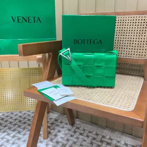 Bottega Veneta Cassette油蜡皮编织五格长方包 667298鹦鹉绿