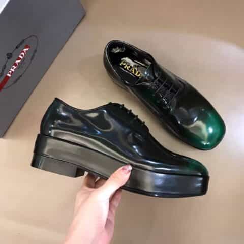 PRADA/普拉达 三角形徽标和亮面皮革P家高端男士系带德比鞋