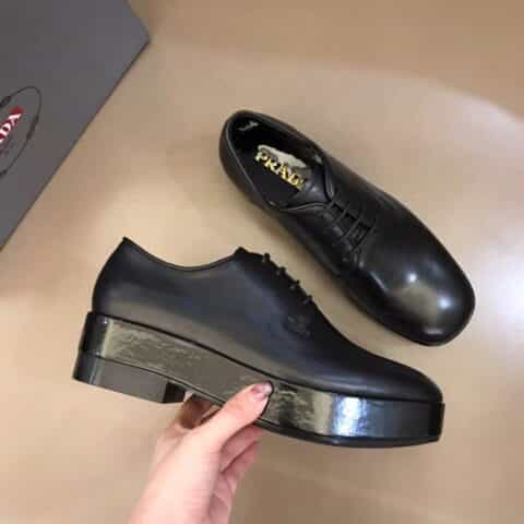 PRADA/普拉达 三角形徽标和亮面皮革P家高端男士系带德比鞋