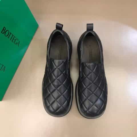 B·V葆蝶家 进口开边珠头层牛皮情侣菠萝鞋