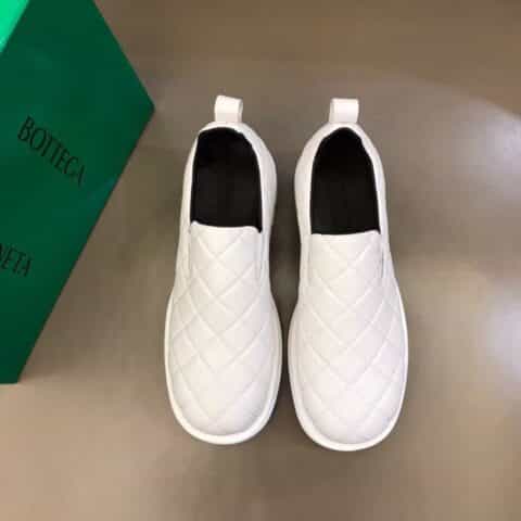 B·V葆蝶家 进口开边珠头层牛皮情侣菠萝鞋