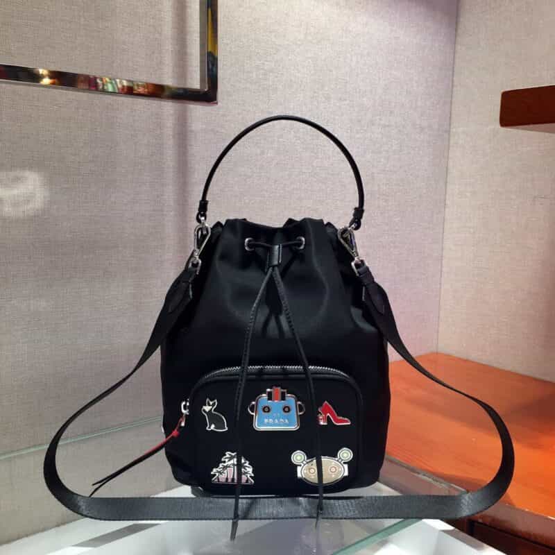 PRADA最新徽标新款尼龙手提斜挎包 1BH097