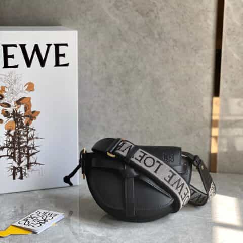 LOEWE罗意威 字母寛肩带Gate马鞍包 0672黑色