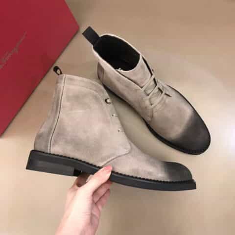 Ferragamo 菲拉格慕 鞋面由柔软的意大利牛皮制成男士秋冬高帮靴