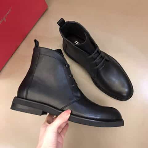 Ferragamo 菲拉格慕 鞋面由柔软的意大利牛皮制成男士秋冬高帮靴