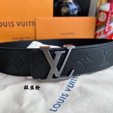 LV/路易威登  字母金属扣牛皮压花腰带40mm.