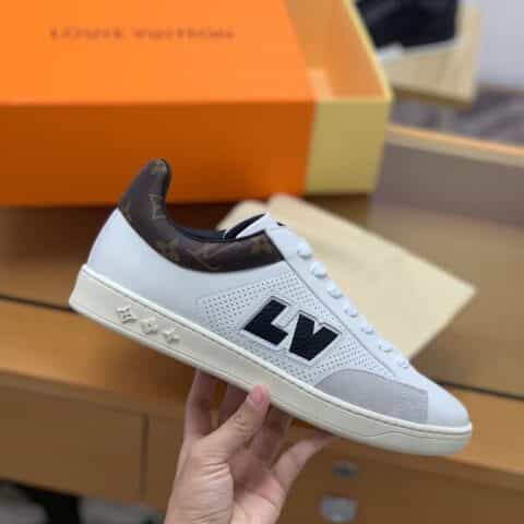 LV/路易威登 白色牛皮,点缀同色鞋领和鞋舌男士运动鞋