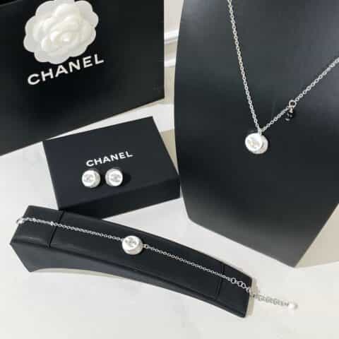 CHANEL香奈儿双C圆形耳钉 手链 项链