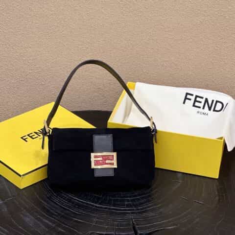 FENDI芬迪中古纯色系列腋下包8339