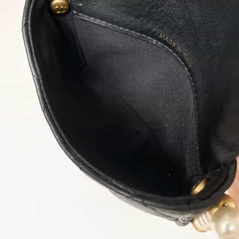 CHANEL 珍珠链条口盖卡包 AP2185 B05481 94305