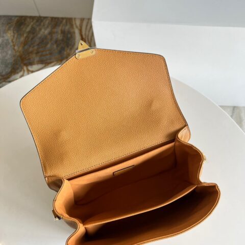 Louis Vuitton LV 2022春季系列刺绣图案Métis邮差包 M46018