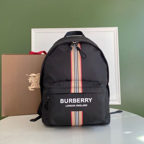 Burberry巴宝莉最新防水尼龙双肩包