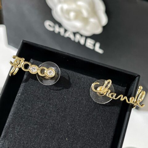 新款CHANEL香奈儿2022 coco字母不对称耳钉耳钩