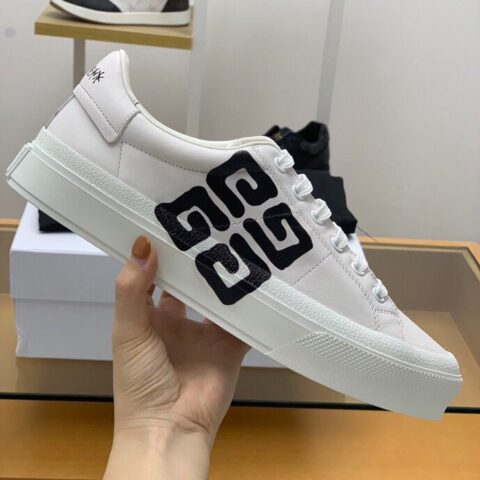 Givenchy/纪梵希    采用牛皮材质，标志性4Ｇ图案新款男士休闲鞋
