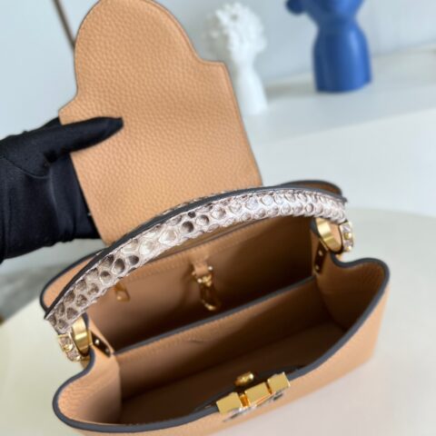 LV Taurillon皮革和蟒蛇皮革Capucines BB手提包 N80741