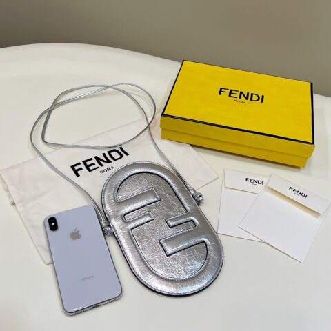 FENDI芬迪发光皱牛皮小巧迷你手机包8526A