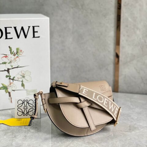 LOEWE罗意威 字母寛肩带Gate马鞍包 0672灰色