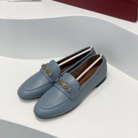 Salvatore Ferraga*o/菲拉*慕 进口小羊皮制成早春最新Gancini系列女士平底鞋