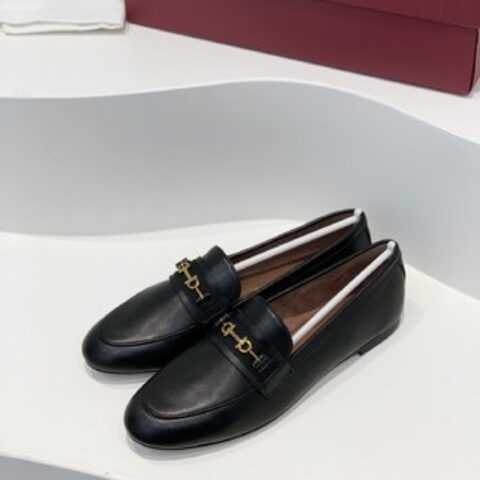 Salvatore Ferraga*o/菲拉*慕 进口小羊皮制成早春最新Gancini系列女士平底鞋