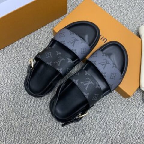LV/路易威登   侧边缀以Monogram花卉图案经典的黑灰色PVC男士凉鞋