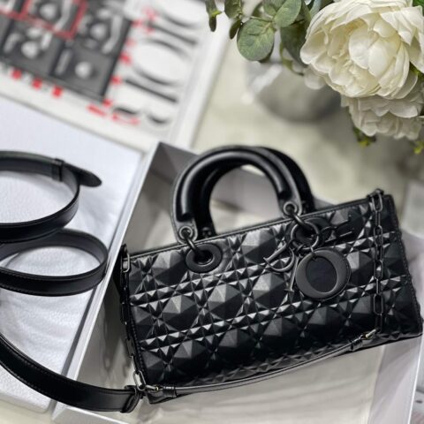 DIOR钻石形状藤格纹Lady D-Joy Bag M0540SNEA_M900