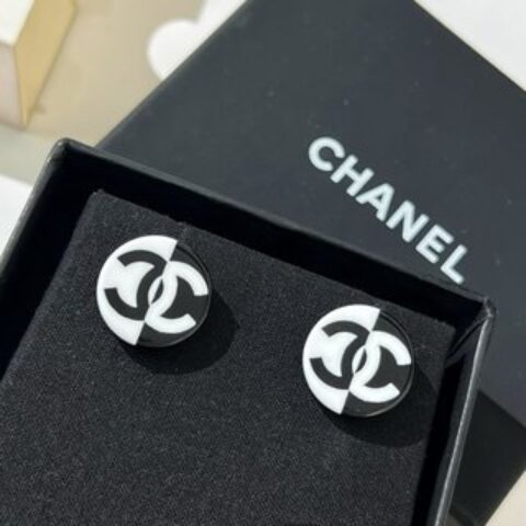 新款☑️CHANEL香奈儿双c亚克力耳钉耳环