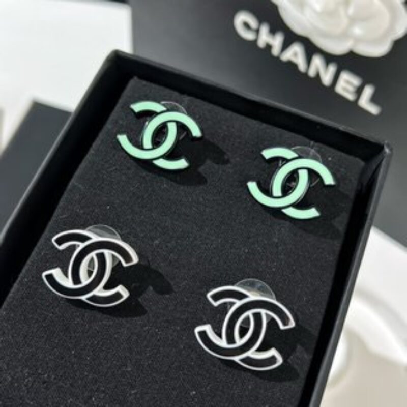 新款☑️CHANEL香奈儿双c亚克力耳钉耳环