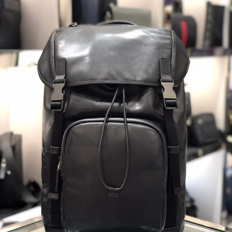 PRADA普拉达进口小牛皮材质男士双肩背包2VZ135