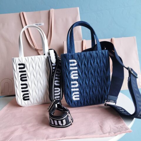 MIUMIU缪缪精致手工Logo刺绣牛仔小托特包5BA220