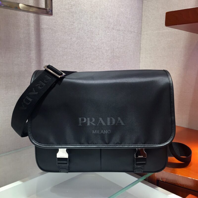 PRADA普拉达Saffiano皮质嵌花镶饰邮差包VA0768