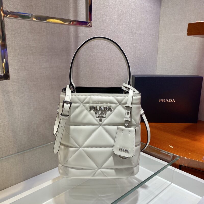 PRADA普拉达进口小牛皮手袋1BA217
