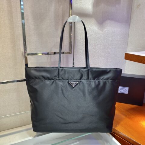 PRADA普拉达再生尼龙面料中号托特包1BG107