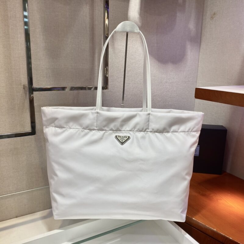 PRADA普拉达再生尼龙面料中号托特包1BG107