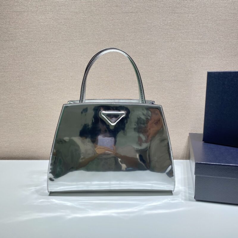 PRADA普拉达亮面皮革手提包1BA328