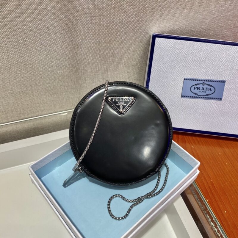 PRADA普拉达亮面皮革亮面小圆形零钱包1NR003