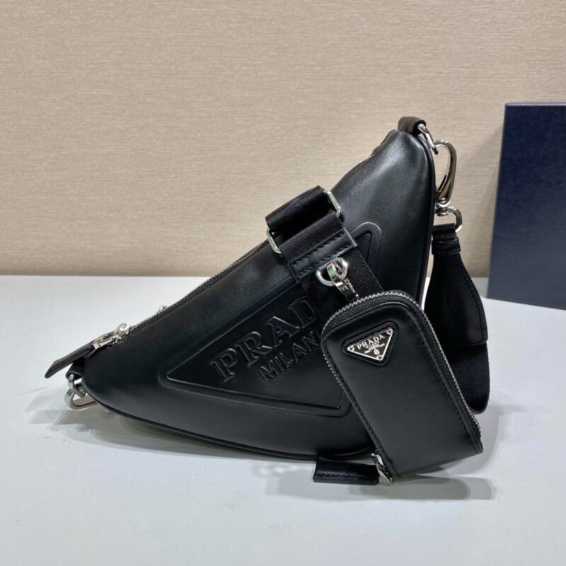 PRADA普拉达三角形斜跨包1BH190
