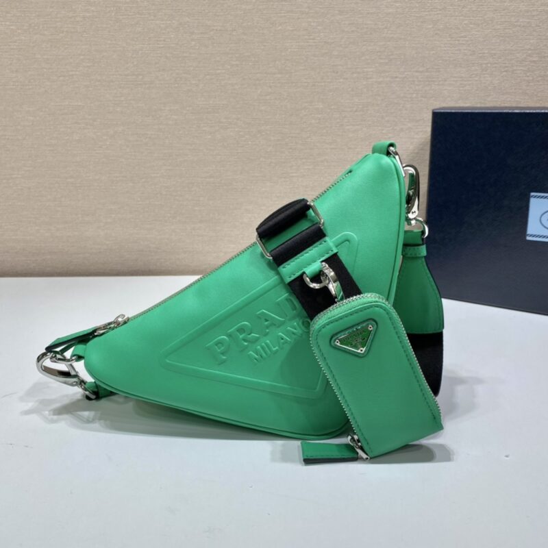 PRADA普拉达三角形斜跨包1BH190