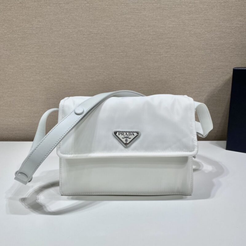PRADA普拉达男女通用尼龙邮差包1BD258