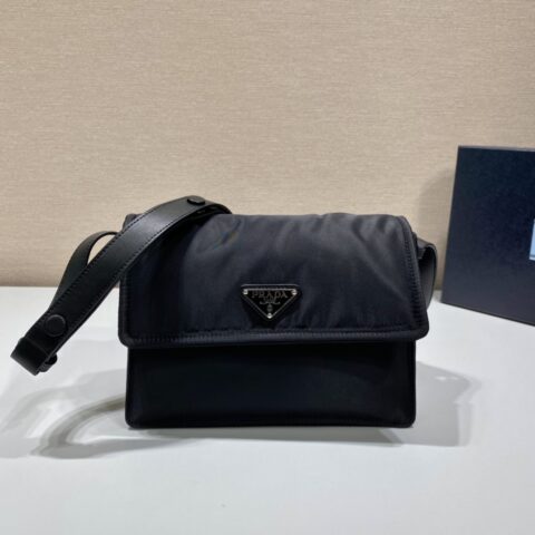 PRADA普拉达男女通用尼龙邮差包1BD258