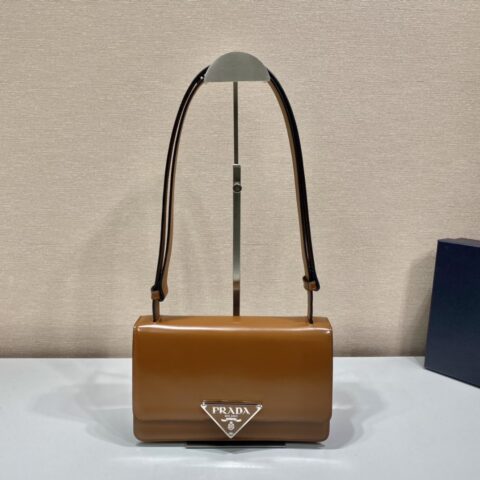 PRADA普拉达进口牛皮+独特三角标新款斜挎包1BD321