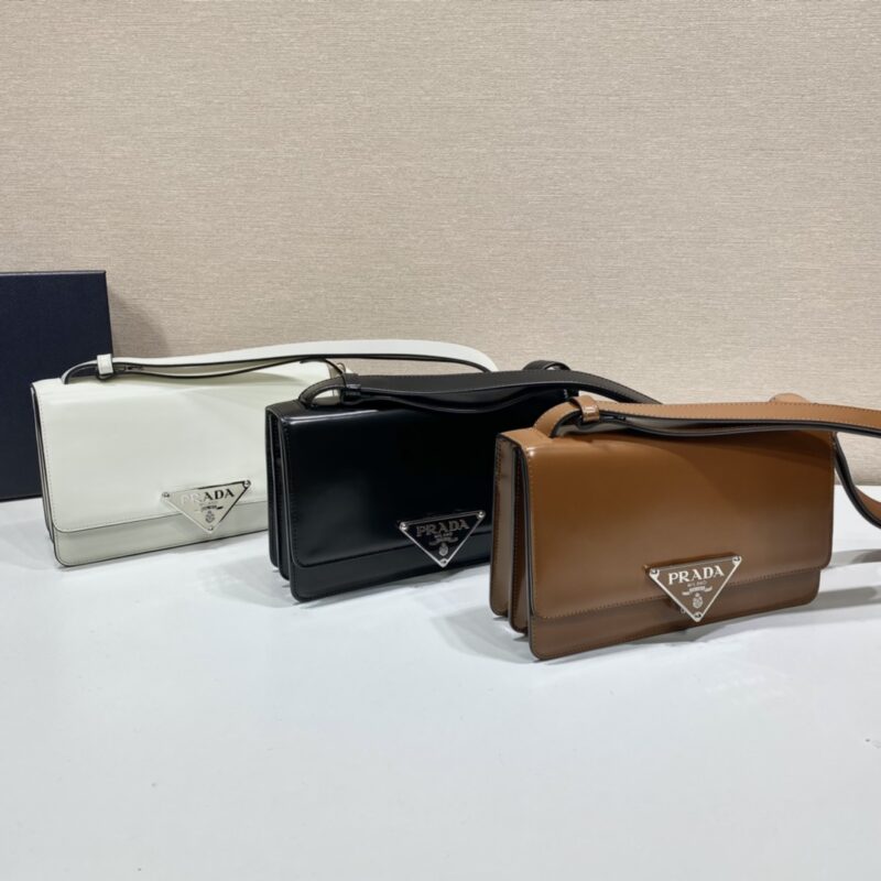 PRADA普拉达进口牛皮+独特三角标新款斜挎包1BD321