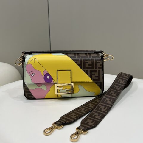 FENDI芬迪FF图案Baguette中号手袋8561