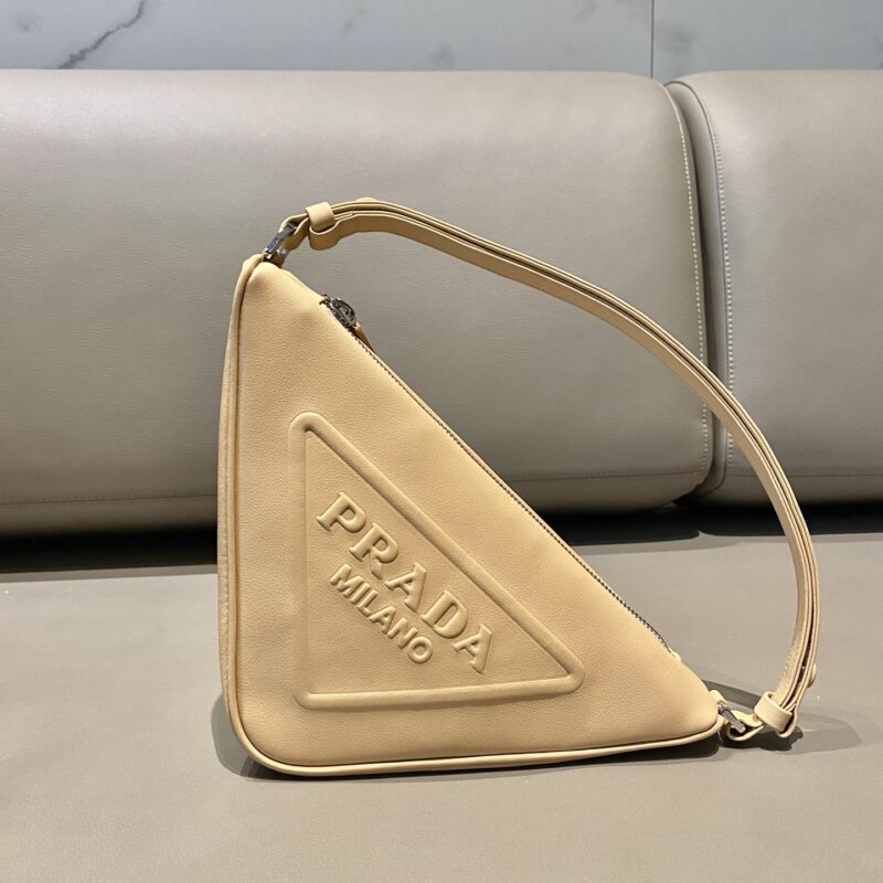 PRADA普拉达进口小牛皮三角形包1NQ043