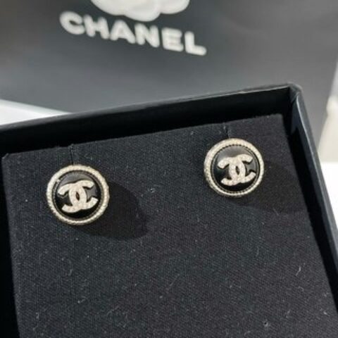 新款☑️CHANEL香奈儿 双c 满钻 黑白珠 耳钉耳环